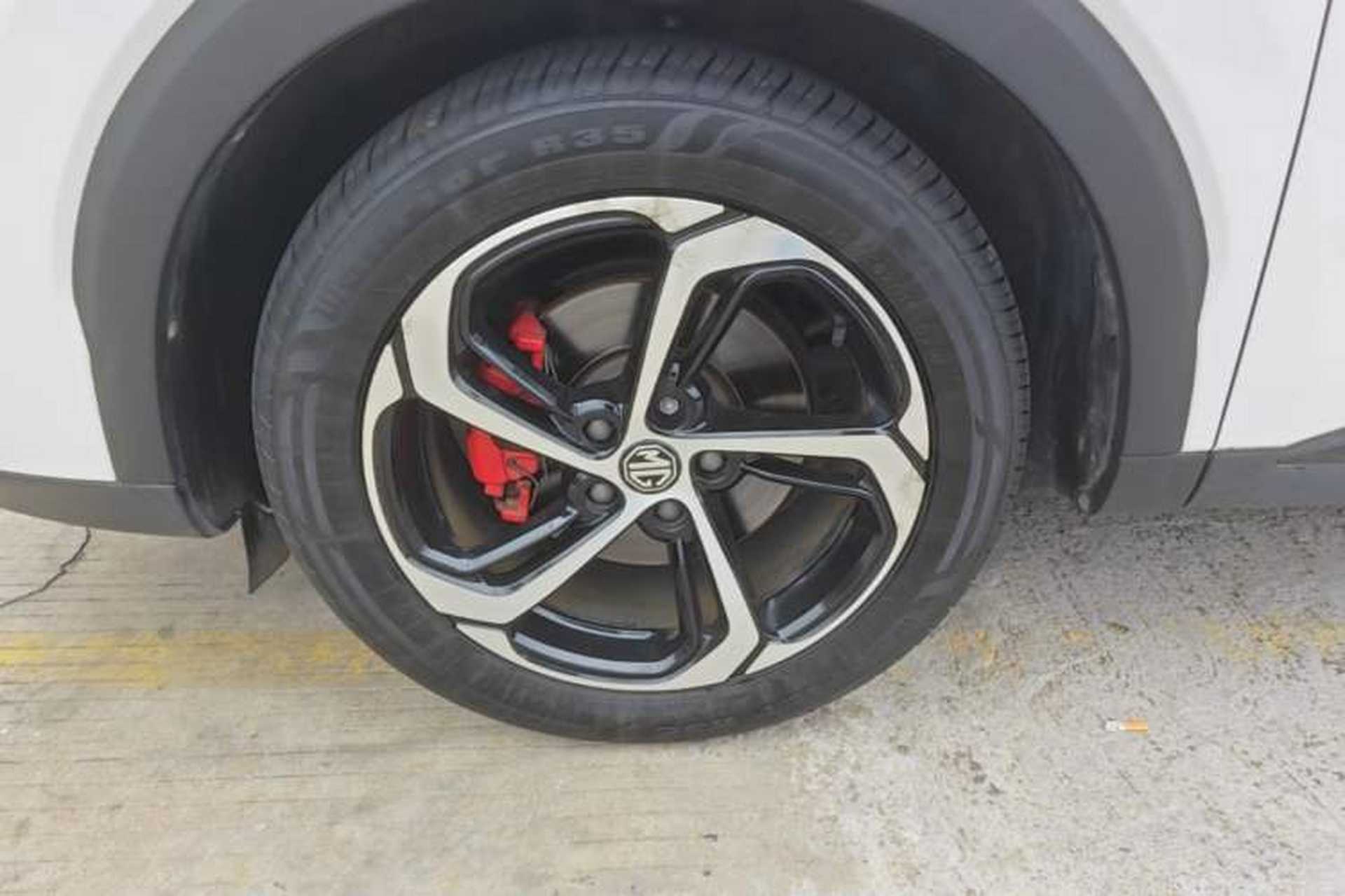 Used MG Pilot 2021 300TGI Automatic Two-Wheel Drive Trophy Deluxe Edition Left Front Wheel Hub