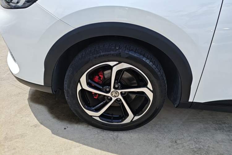 Used MG Pilot 2021 300TGI Automatic Two-Wheel Drive Trophy Deluxe Edition Left Front Wheel Hub