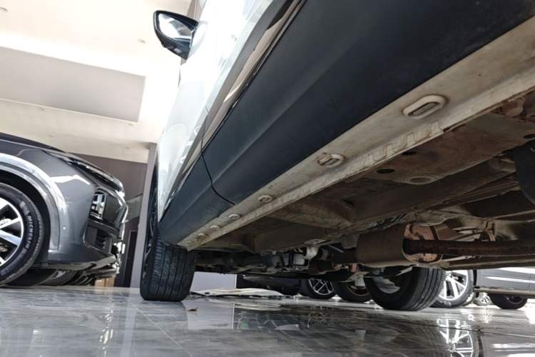 Used MG Pilot 2021 300TGI Automatic Two-Wheel Drive Trophy Deluxe Edition Left Side Sill