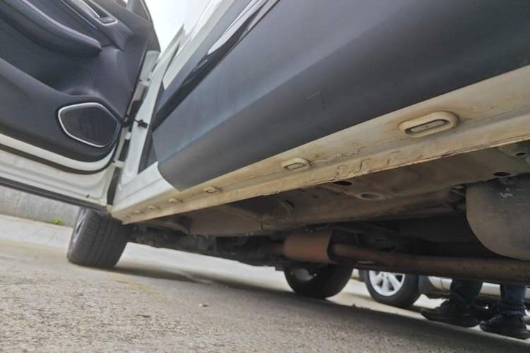 Used MG Pilot 2021 300TGI Automatic Two-Wheel Drive Trophy Deluxe Edition Left Side Sill