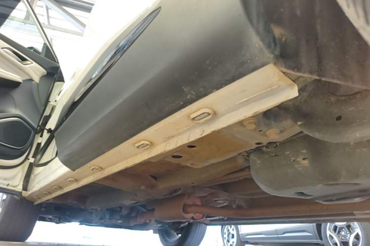 Used MG Pilot 2021 300TGI Automatic Two-Wheel Drive Trophy Prestige Edition Left Side Sill