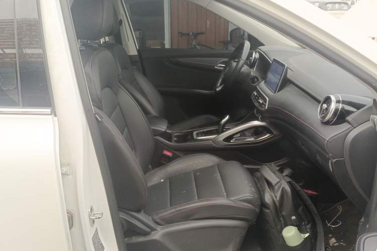 Used MG Pilot 2021 300TGI Automatic Two-Wheel Drive Fuel-Efficient Luxury Edition Right Front Seat