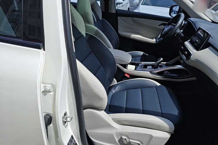 Used MG Pilot 2021 300TGI Automatic Two-Wheel Drive Trophy Deluxe Edition Right Front Seat