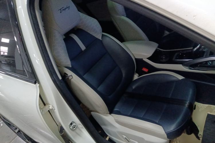 Used MG Pilot 2021 300TGI Automatic Two-Wheel Drive Trophy Prestige Edition Right Front Seat