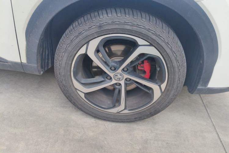 Used MG Pilot 2021 300TGI Automatic Two-Wheel Drive Trophy Deluxe Edition Right Front Wheel Hub