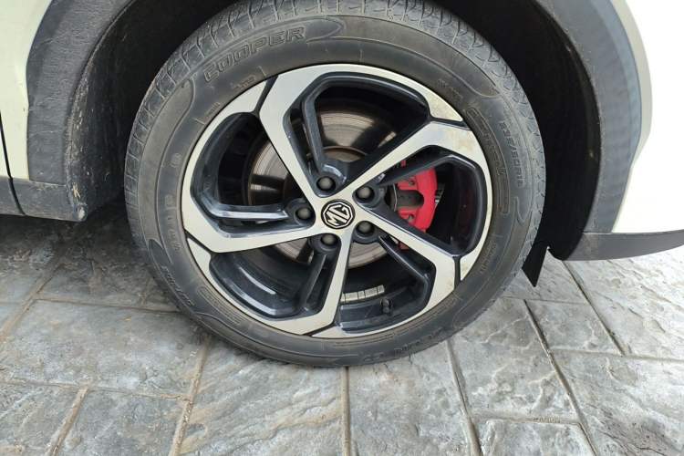 Used MG Pilot 2021 300TGI Automatic Two-Wheel Drive Trophy Deluxe Edition Right Front Wheel Hub