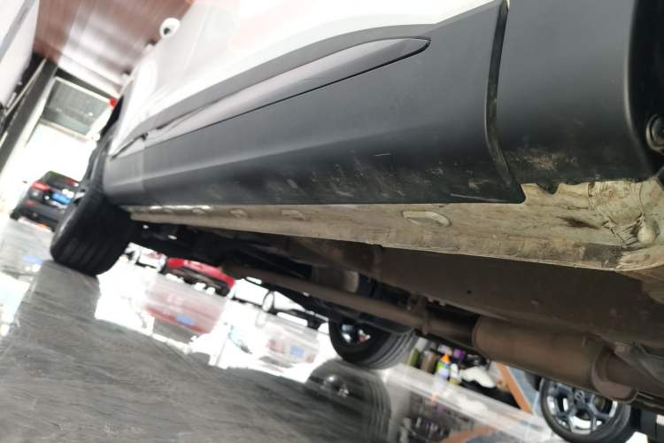 Used MG Pilot 2021 300TGI Automatic Two-Wheel Drive Trophy Deluxe Edition Right Side Sill