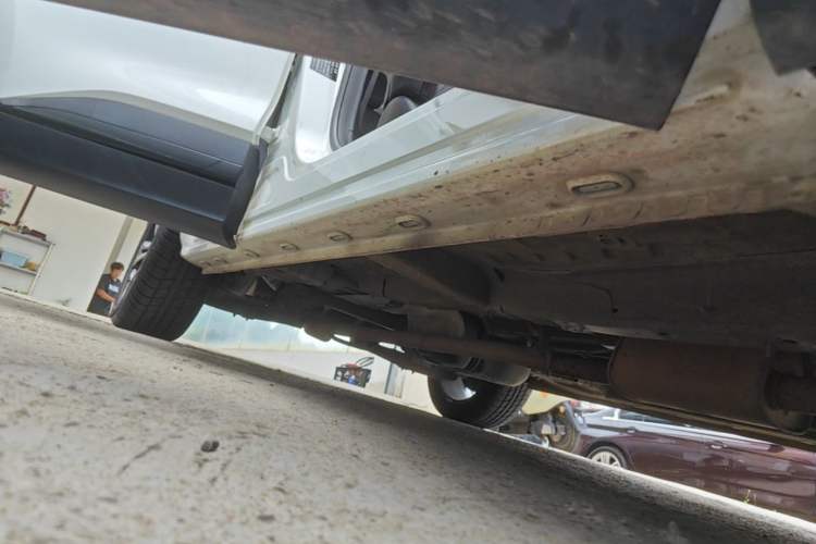 Used MG Pilot 2021 300TGI Automatic Two-Wheel Drive Trophy Deluxe Edition Right Side Sill