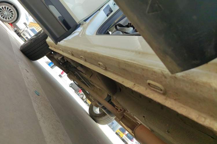 Used MG Pilot 2021 300TGI Automatic Two-Wheel Drive Trophy Deluxe Edition Right Side Sill