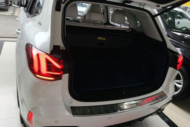 Used MG Pilot 2021 400TGI Automatic Two-Wheel Drive Trophy Flagship Edition Trunk