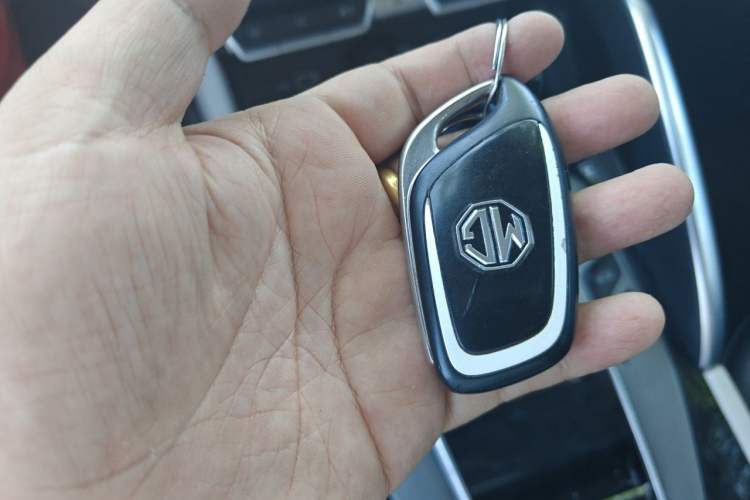 Used MG Pilot 2021 300TGI Automatic Two-Wheel Drive Trophy Deluxe Edition Vehicle Key