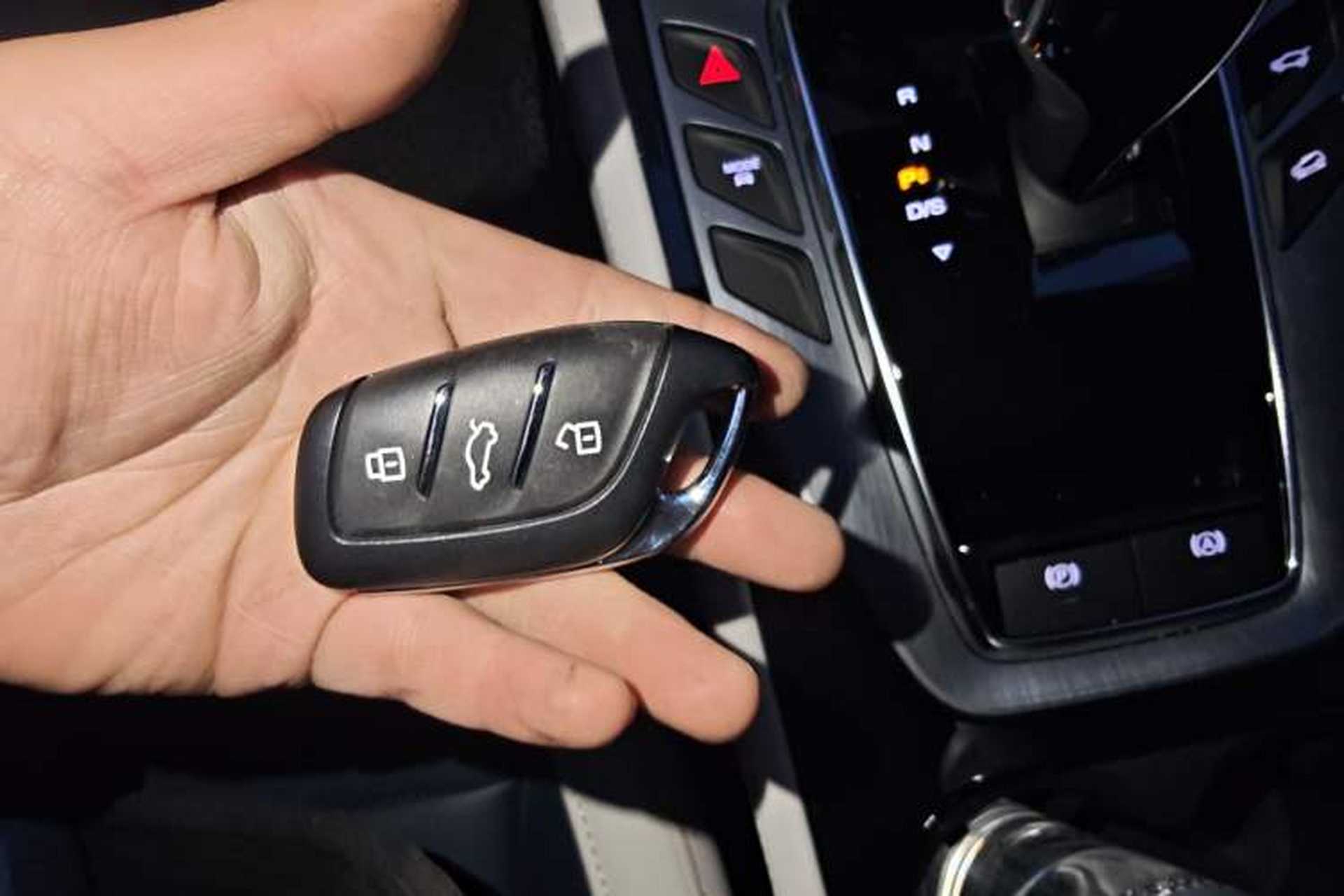Used MG Pilot 2021 300TGI Automatic Two-Wheel Drive Trophy Deluxe Edition Vehicle Key