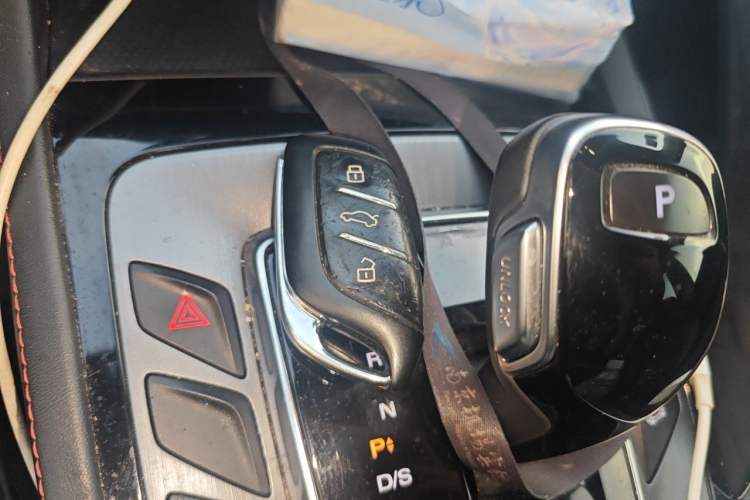Used MG Pilot 2021 300TGI Automatic Two-Wheel Drive Fuel-Efficient Luxury Edition Vehicle Key