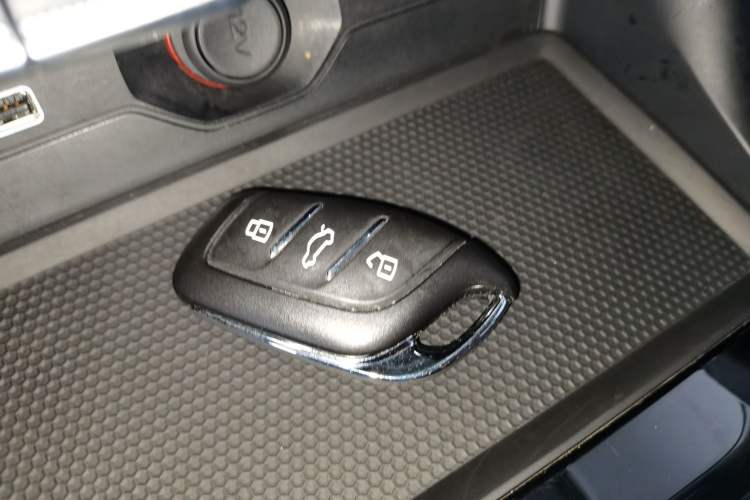 Used MG Pilot 2021 300TGI Automatic Two-Wheel Drive Trophy Deluxe Edition Vehicle Key