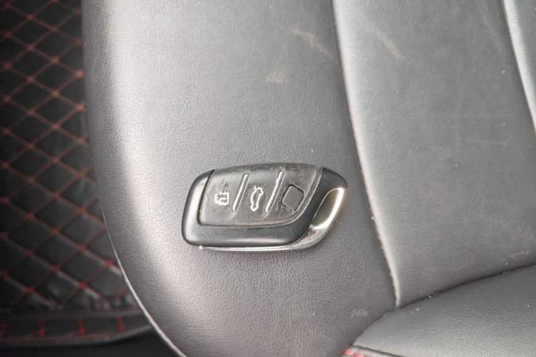 Used MG Pilot 2021 300TGI Automatic Two-Wheel Drive Trophy Deluxe Edition Vehicle Key