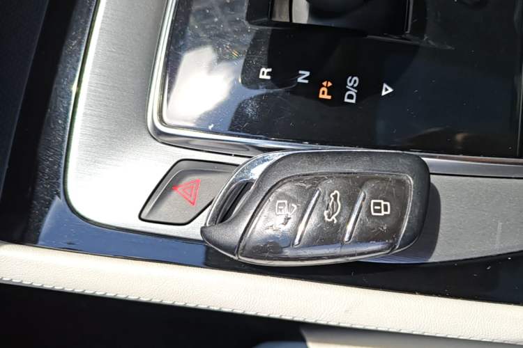 Used MG Pilot 2021 300TGI Automatic Two-Wheel Drive Trophy Deluxe Edition Vehicle Key