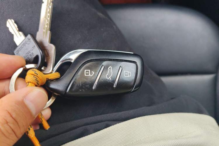 Used MG Pilot 2021 300TGI Automatic Two-Wheel Drive Trophy Deluxe Edition Vehicle Key