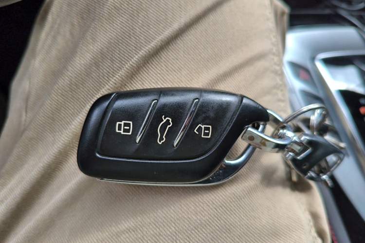 Used MG Pilot 2021 300TGI Automatic Two-Wheel Drive Trophy Deluxe Edition Vehicle Key