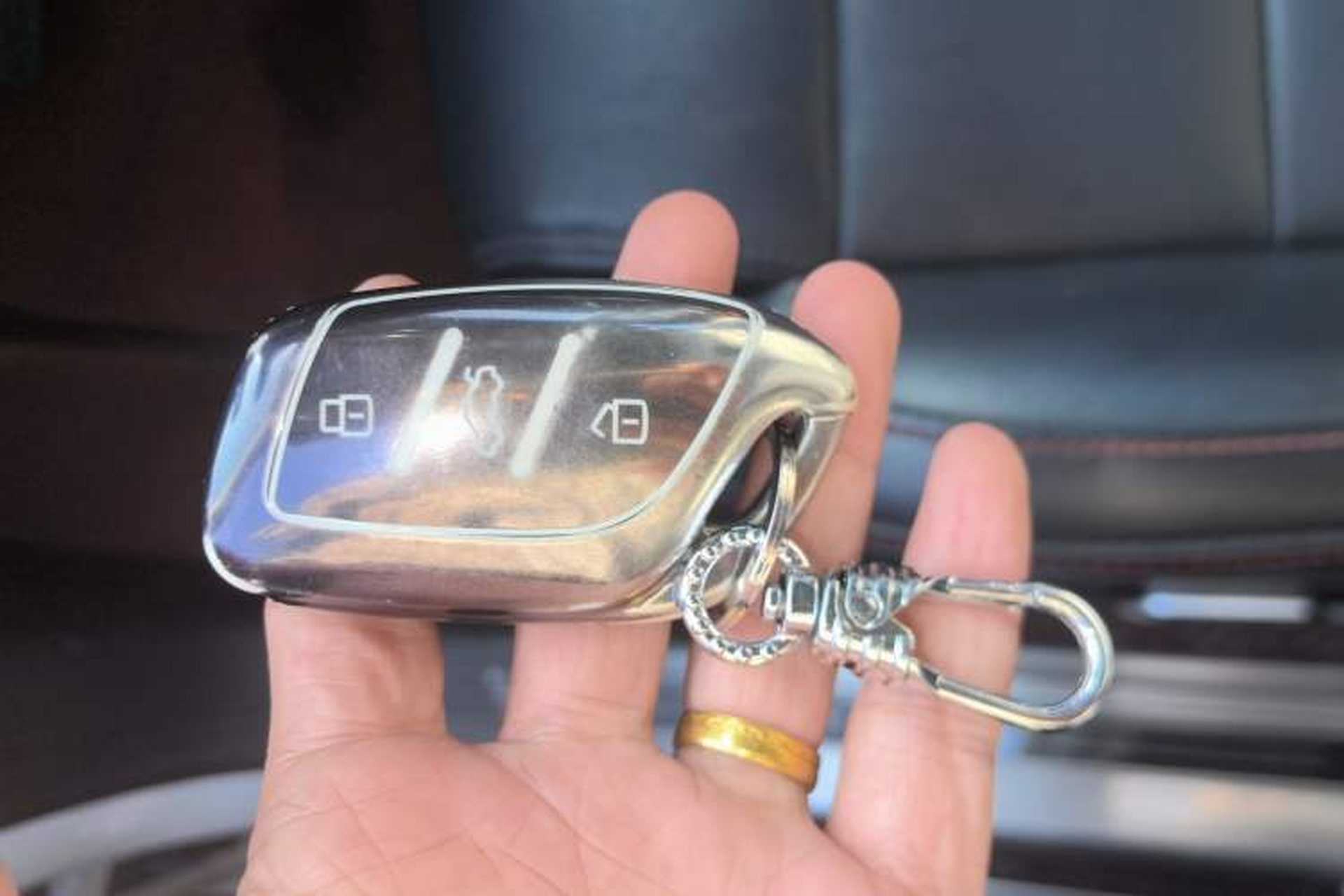 Used MG Pilot 2021 300TGI Automatic Two-Wheel Drive Fuel-Efficient Luxury Edition Vehicle Key