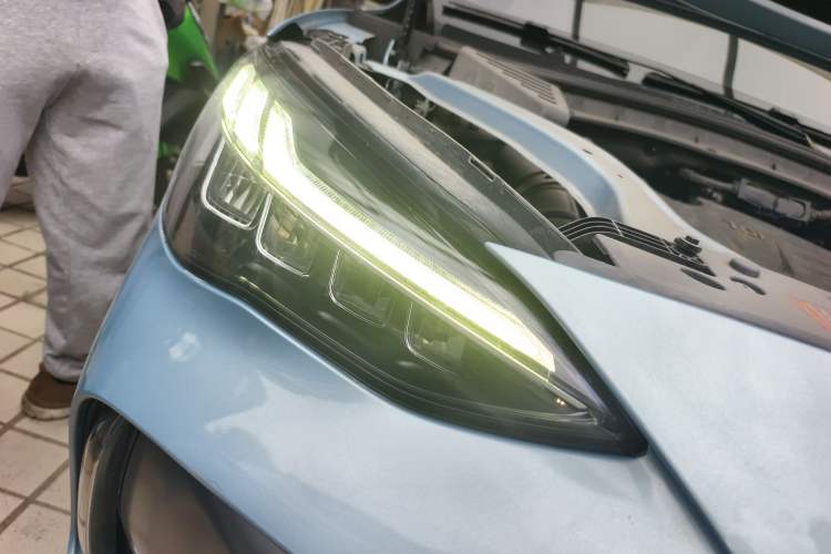 Used MG Pilot New Energy 2021 Trophy Series 1.5T Hybrid Trophy Flagship Edition Right Front Headlight
