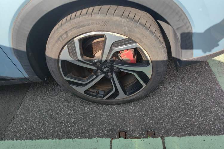 Used MG Pilot New Energy 2021 Trophy Series 1.5T Hybrid Trophy Flagship Edition Right Front Wheel Hub