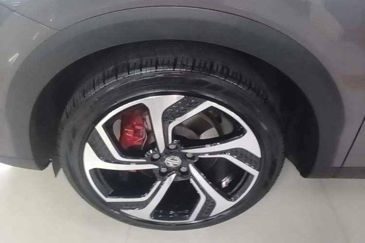 Used MG Pilot New Energy 2021 Trophy Series 1.5T Hybrid Trophy Flagship Edition Left Front Wheel Hub