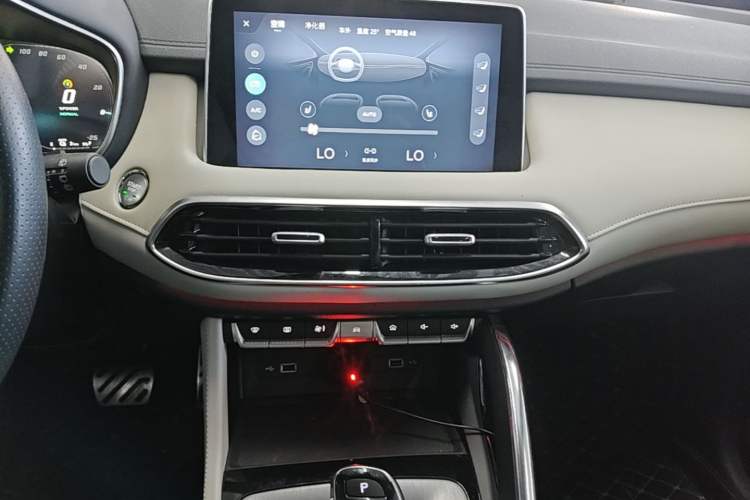 Used MG Pilot New Energy 2021 Trophy Series 1.5T Hybrid Trophy Deluxe Edition Audio And AC Panel