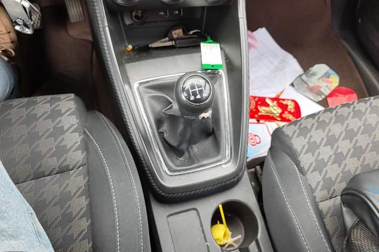 Used MG ZS 2017 1.5L Manual Comfort Edition Gear Lever