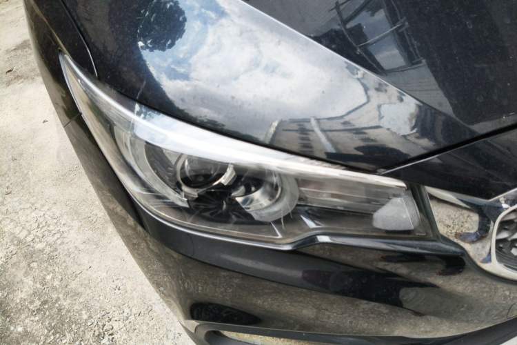 Used MG ZS 2017 1.5L Automatic Luxury Edition Right Front Headlight