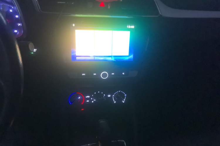 Used MG ZS 2017 1.5L Automatic Luxury Edition Audio And AC Panel