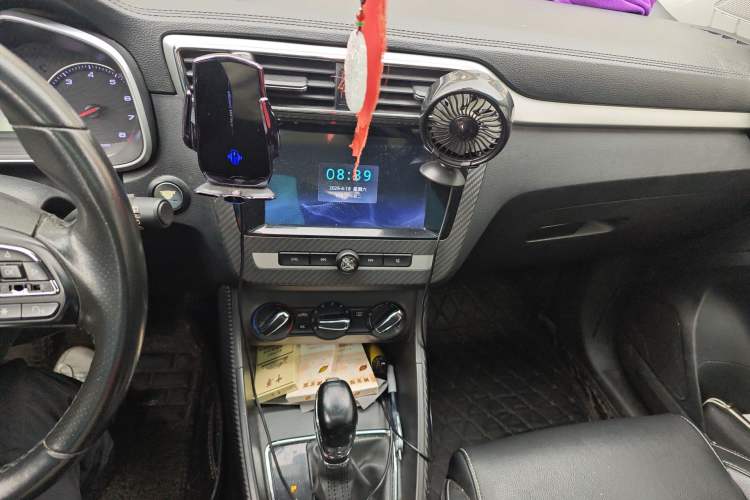 Used MG ZS 2017 1.5L Automatic Luxury Edition Audio And AC Panel