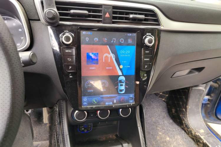 Used MG ZS 2017 1.5L Manual Luxury Edition Audio And AC Panel