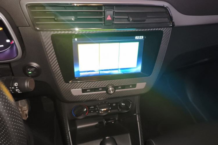 Used MG ZS 2017 1.5L Automatic Luxury Edition Audio And AC Panel