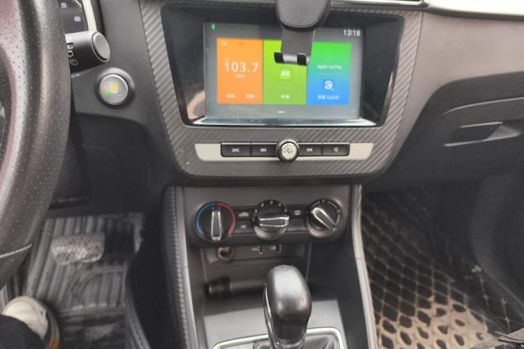 Used MG ZS 2017 1.5L Automatic Luxury Edition Audio And AC Panel