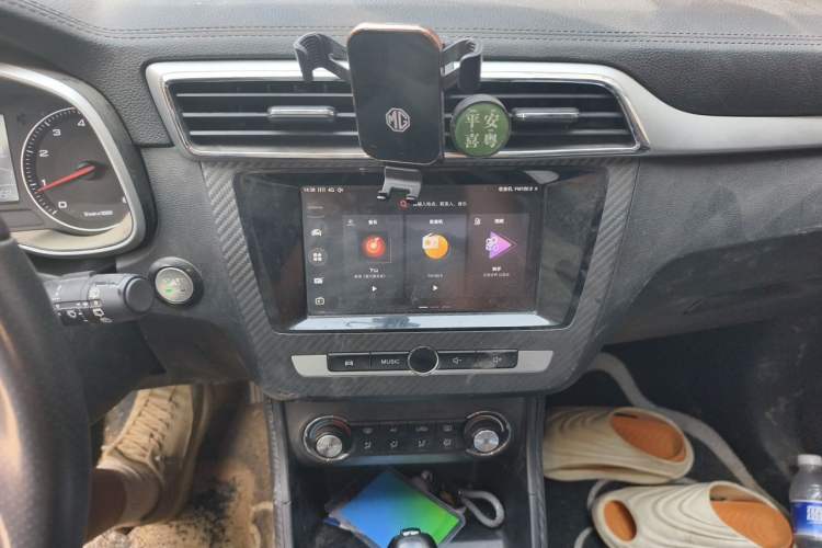 Used MG ZS 2017 1.5L Automatic Luxury Internet Edition Audio And AC Panel