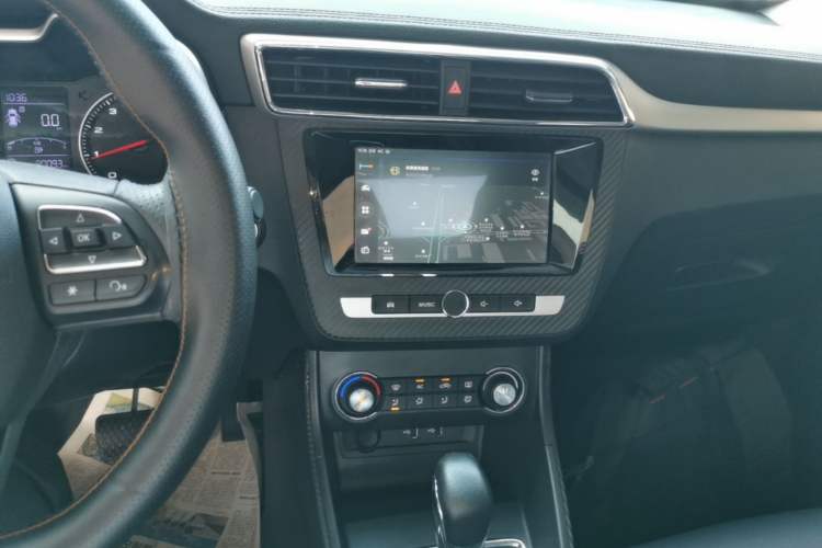Used MG ZS 2017 1.5L Automatic Luxury Internet Edition Audio And AC Panel