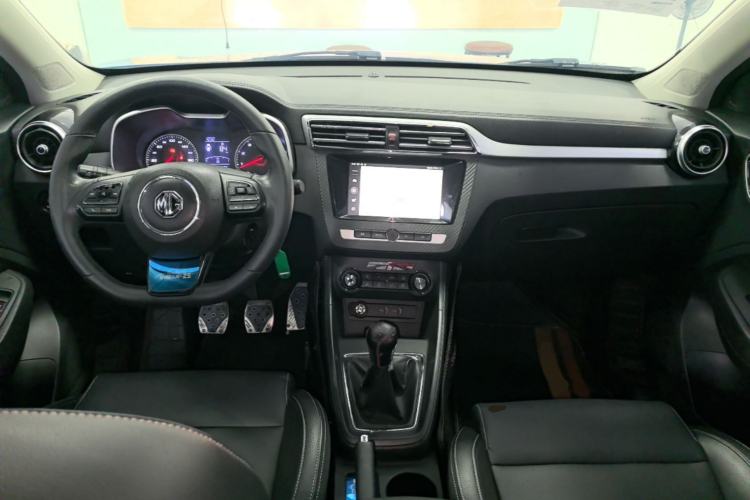 Used MG ZS 2017 1.5L Manual Deluxe Internet Edition Center Console