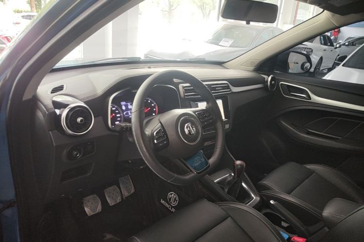 Used MG ZS 2017 1.5L Manual Deluxe Internet Edition Center Console
