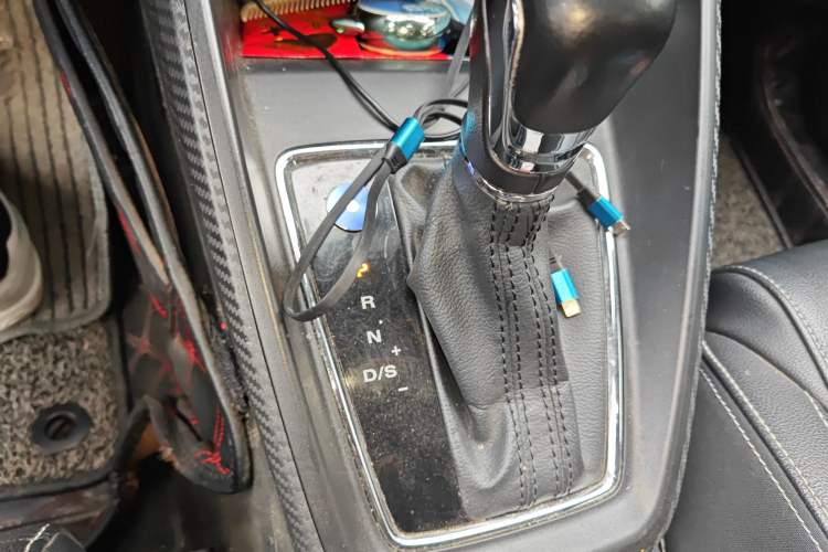 Used MG ZS 2017 1.5L Automatic Luxury Internet Edition Gear Lever