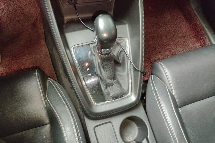 Used MG ZS 2017 1.5L Automatic Luxury Internet Edition Gear Lever