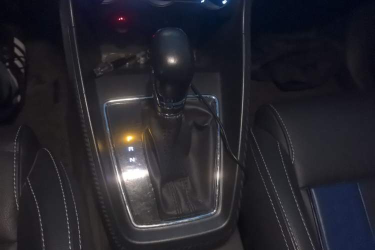 Used MG ZS 2017 1.5L Automatic Luxury Edition Gear Lever