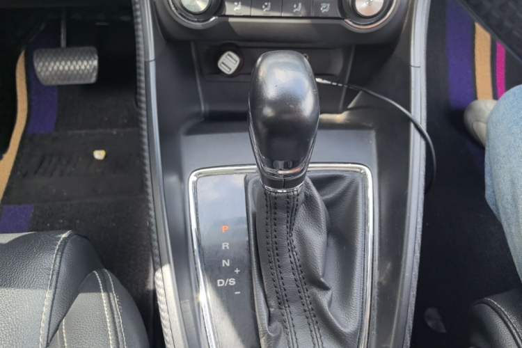 Used MG ZS 2017 1.5L Automatic Luxury Internet Edition Gear Lever