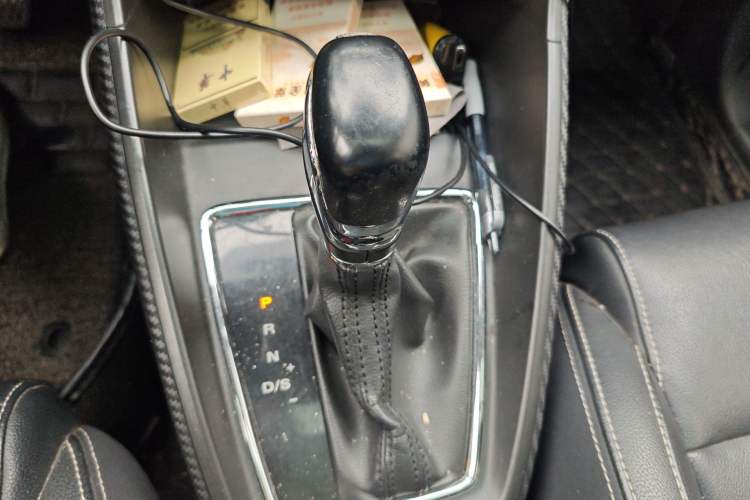 Used MG ZS 2017 1.5L Automatic Luxury Edition Gear Lever