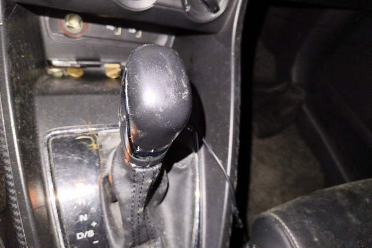 Used MG ZS 2017 1.5L Automatic Luxury Edition Gear Lever