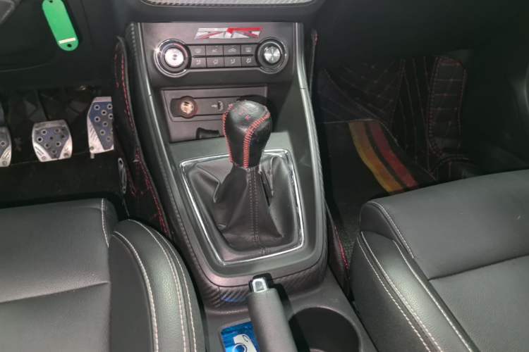 Used MG ZS 2017 1.5L Manual Deluxe Internet Edition Gear Lever