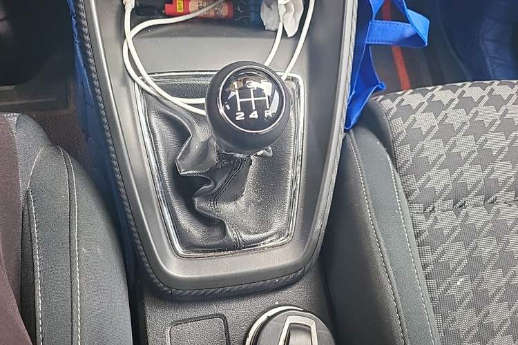 Used MG ZS 2017 1.5L Manual Comfort Edition Gear Lever