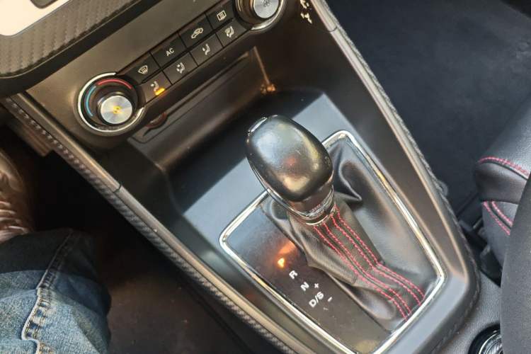 Used MG ZS 2017 16T Automatic Flagship Internet Edition Gear Lever