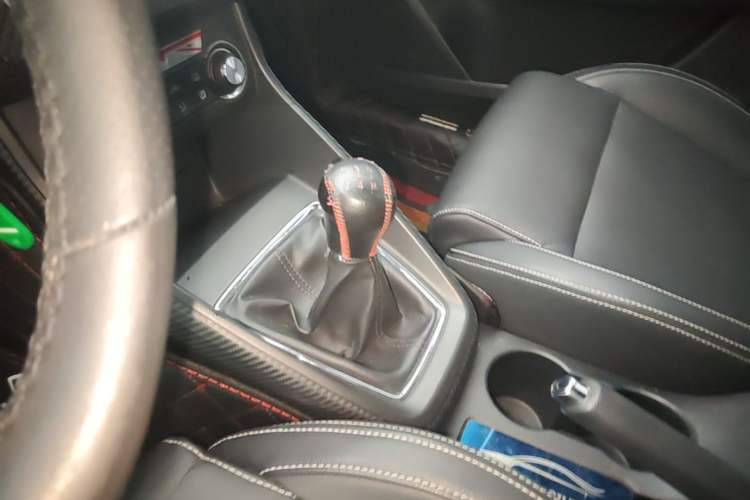 Used MG ZS 2017 1.5L Manual Deluxe Internet Edition Gear Lever