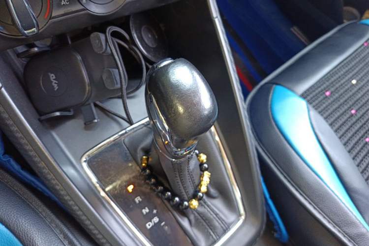 Used MG ZS 2017 1.5L Automatic Luxury Edition Gear Lever