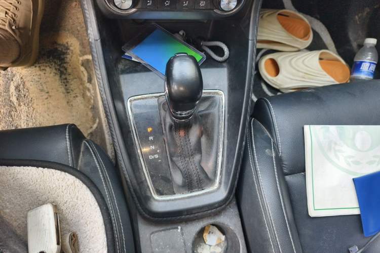 Used MG ZS 2017 1.5L Automatic Luxury Internet Edition Gear Lever
